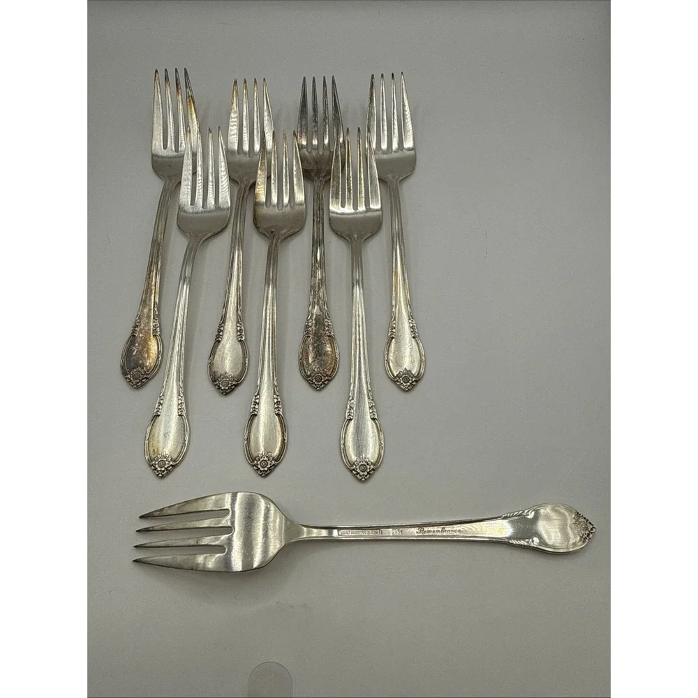 1847 Rogers Bros IS Flatware Set Of 8 Salad Forks Remembrance Silverplate